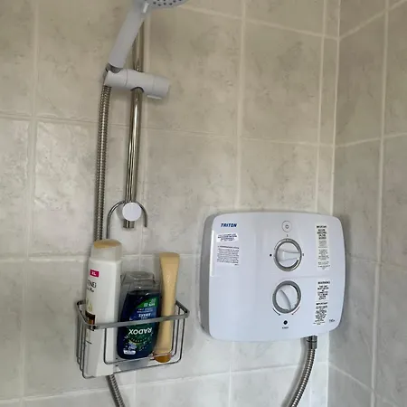 Large Ensuite Habitación en casa particular Balnacart