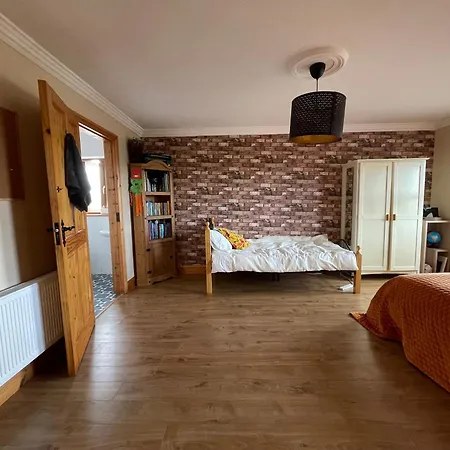 Large Ensuite Kwatera prywatna *